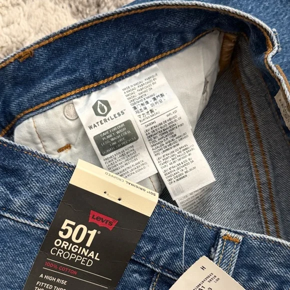 Levi’s 501 Original Fit Distressed Jeans - Size 24x26 (New With Tags) - Picture 8 of 8